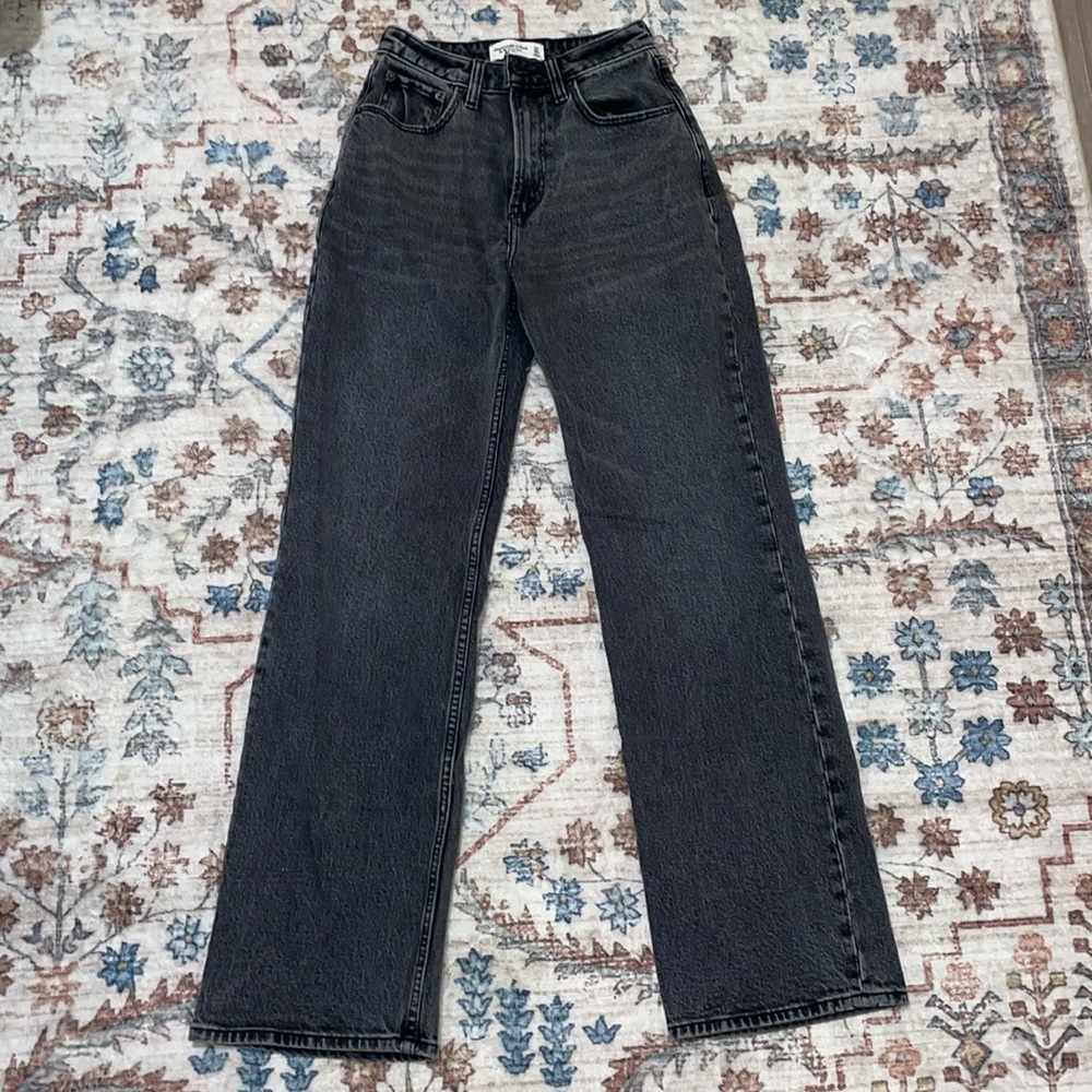 Abercrombie & Fitch High-Rise Straight Leg Jeans - Washed Black